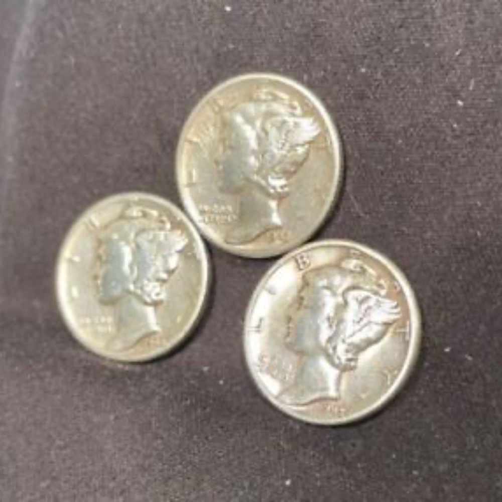 3 Mercury Dimes - 1943 1944 1945 Mercury Dimes lot of (3) in capsuels